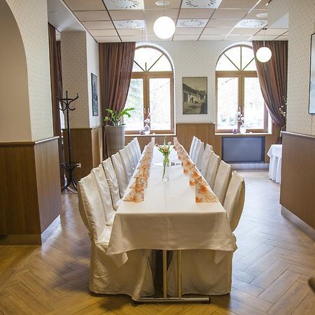Hotel Eminent Zlaté Moravce Esterno foto