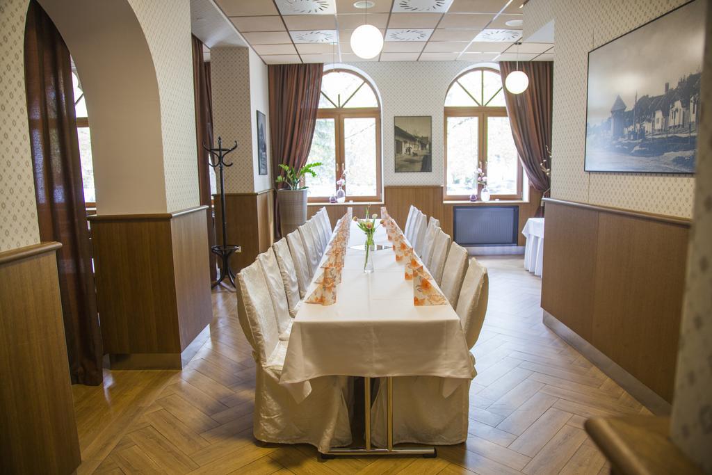 Hotel Eminent Zlaté Moravce Esterno foto