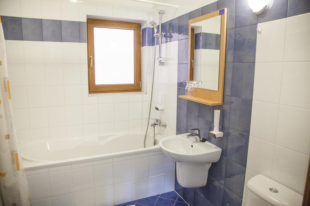 Hotel Eminent Zlaté Moravce Esterno foto