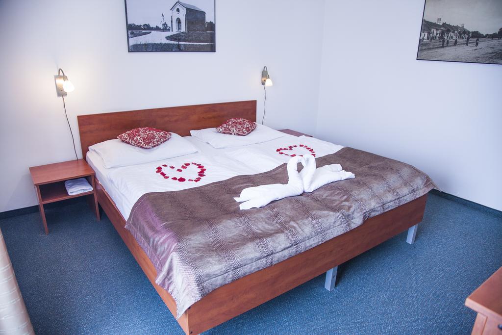 Hotel Eminent Zlaté Moravce Esterno foto