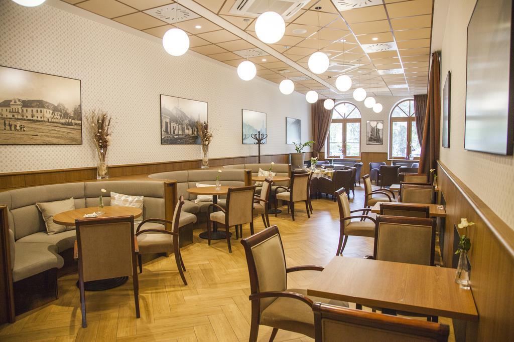 Hotel Eminent Zlaté Moravce Esterno foto